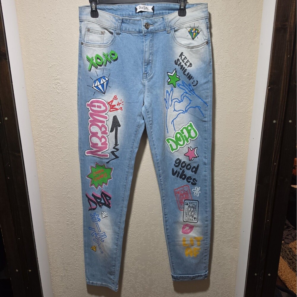 Blue Topic Graffiti Print Jeans Women 11  Light Wash Queen Graphic Streetwear